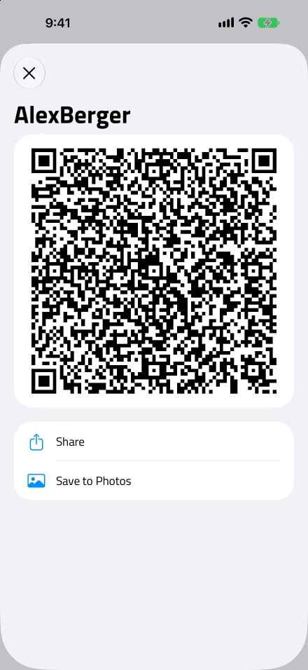 Il codice QR di un biglietto in NFC.cool Business Card, con sotto Condividi e Salva in Foto