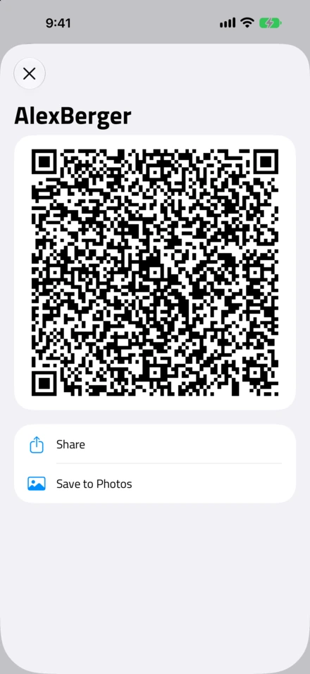 Il codice QR del biglietto a schermo intero in NFC.cool Business Card, con Share e Save to Photos