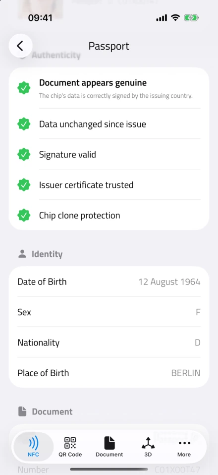 Le verifiche di autenticità, tutte superate: documento apparentemente autentico, dati invariati dall'emissione, firma valida, emittente attendibile, protezione del chip dalla clonazione