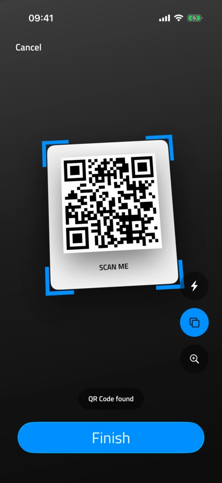 NFC.cool Tools'taki QR tarayıcı; basılı bir kartta bulunan kod ve Finish düğmesi
