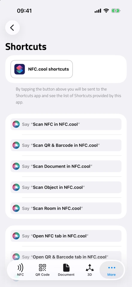 La schermata Shortcuts di NFC.cool Tools, con frasi di Siri come Scan NFC in NFC.cool e Scan QR and Barcode in NFC.cool